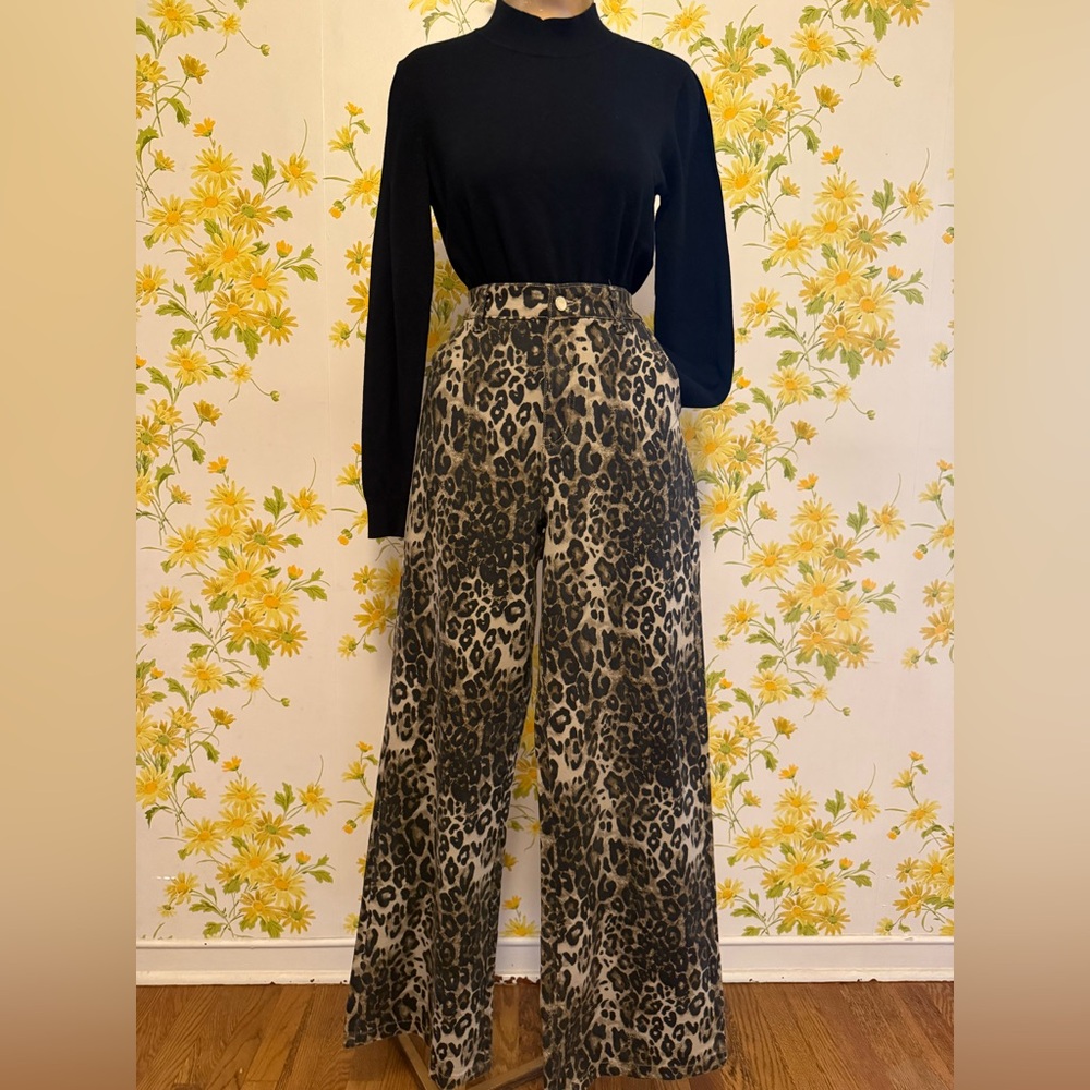 NWT high waist Leopard Print Wide Leg Pants size M - Picture 3 of 14